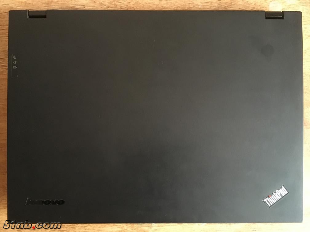 X301 A面 屏轴螺丝顶出的凸起不明显.JPG