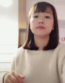 自己吻自己.gif