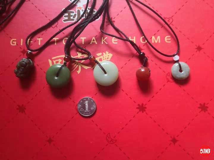 和田玉挂坠